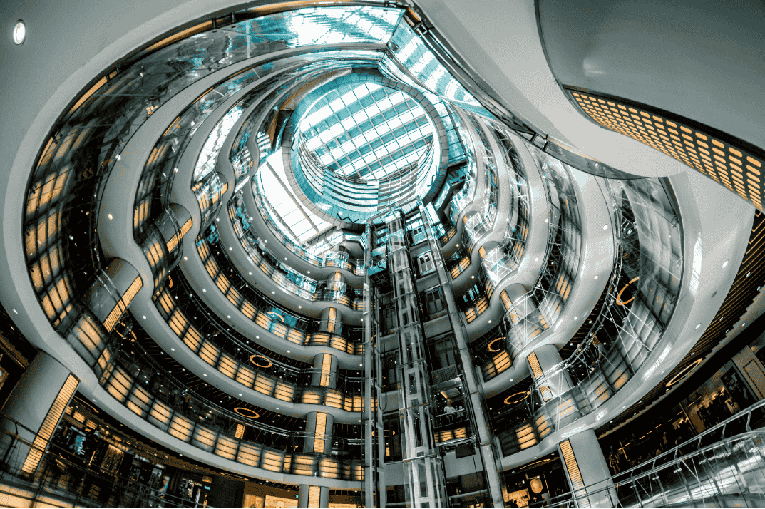 modernes Bürogebäude von innen